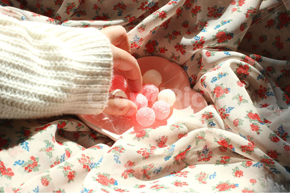 감성사진,사탕,화이트데이,군것질,캔디,분홍색,하얀색,pink,white,candy,WhiteDay,음식,식재료,요리,food,cook,meal,dishes,food reserves,디저트,간식,후식,dessert,snack,감성,sensible,feeling,색깔,색상,색채,색감,color sense,color sensitivity,feeling of color