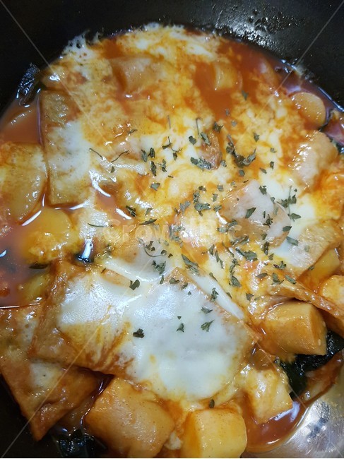 dish,요리,식사,음식,떡볶이,치즈떡볶이