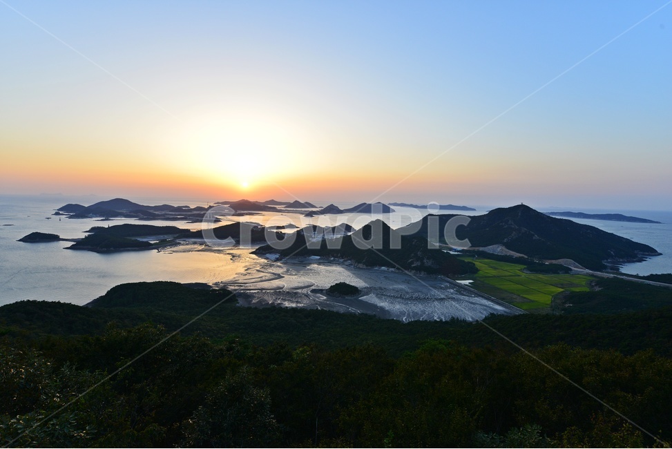 sea,바다,ocean,대양,water,물,shoreline,해안선,coast,연안,light,빛,flare,플레어,nature,자연,sunlight,햇빛,outdoors,옥외,dusk,황혼,sky,하늘,sunset,일몰,redsky,붉은하늘,scenery,풍경,군산,고군산군도,고군산군도일몰,해넘이,자연,풍경,nature,landscape