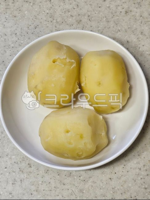 삶은감자,감자,potato,마령서,하지감자,북감저,음식,food,채소,vegetable,야채,식재료,식품,식사,meal,요리,cook,삶다,농산물,접시,dish,그릇,plate