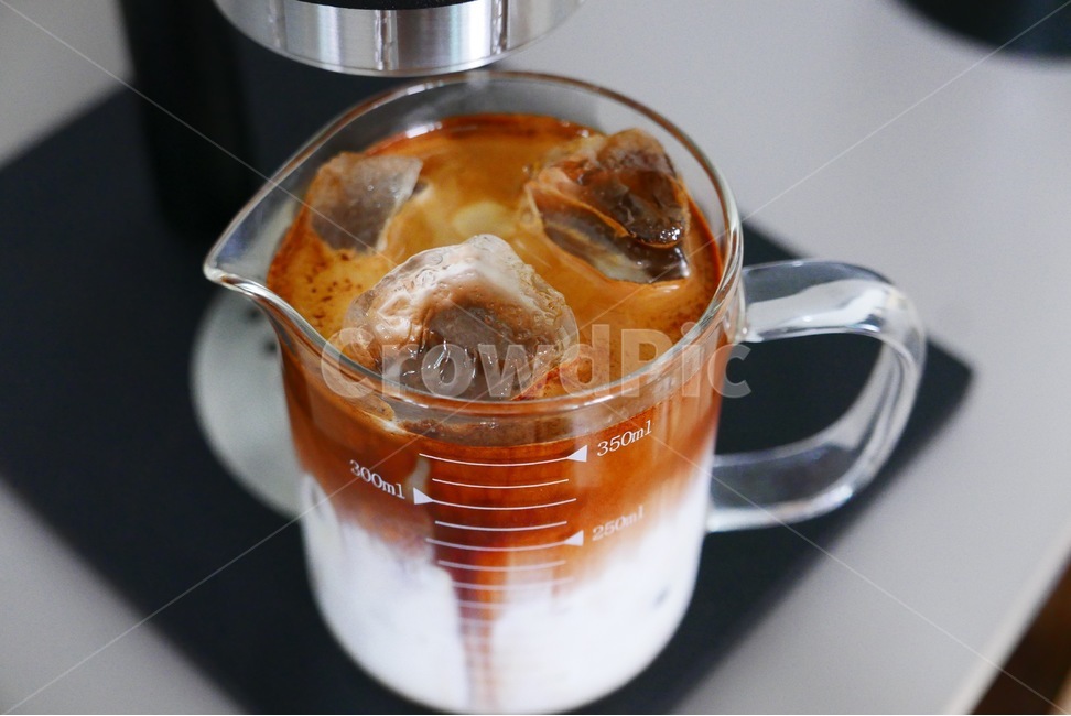 홈카페,커피,원두,espresso,에스프레소,수동머신,수동에스프레소머신,커피,카페,coffee,cafe
