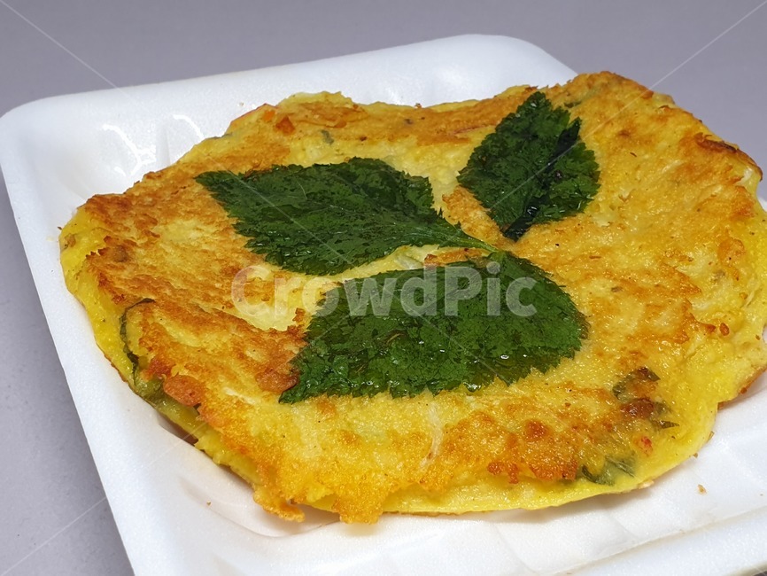 녹두전,전,한국음식,전통음식,명절음식,한국요리,전통요리,명절요리,음식,food,koreafood,스티로품,사물,오브젝트,object,후식,디저트,간식,desert,dish,meal,styrofoam,지지미,치지미,찌지미,깻잎,식물,plants,야채,채소,빈대떡,nokdujeon,mungbeanpancake,bindaetteok,부침개