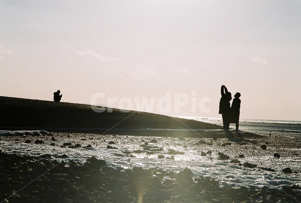 바다,갯벌,노을,풍경,필름사진,해질녘,서해안,감성사진,자연,풍경,nature,landscape,사람들,대중,군중,other people,crowd,인물실루엣,사람실루엣,character silhouette,human silhouette,silhouette,실루엣,leisure activities,레저 활동,adventure,모험,water,물,human,인간,person,사람