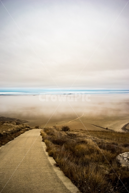 풍경,여행,유럽,스페인,배낭여행,spain,caminodesantiago,길,산티아고순례길,내리막길,평야,흐림,안개,자연,풍경,nature,landscape