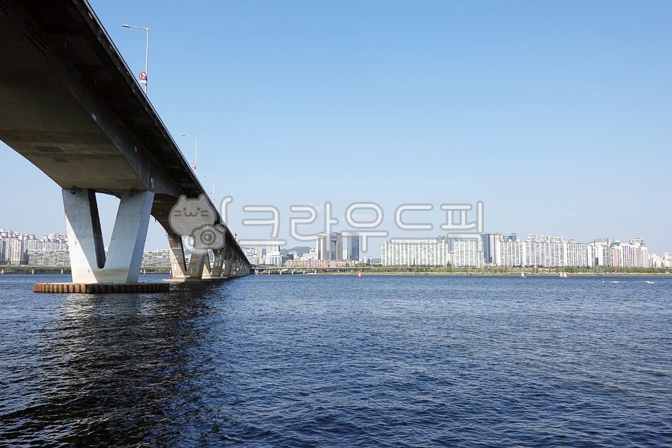 한강,아파트,요트,원효대교,강물,서울풍경,도시풍경,한국,건축물,건물,빌딩,도시,도회지,하늘,야외,실외,옥외,고층빌딩,고층건물,맑은,hanriver,apartments,yachts,wonhyobridge,river,seoullandscape,cityscape,korea,architecture,building,city,urbanarea,sky,outdoor,outdoors,highrisebuilding,sunny