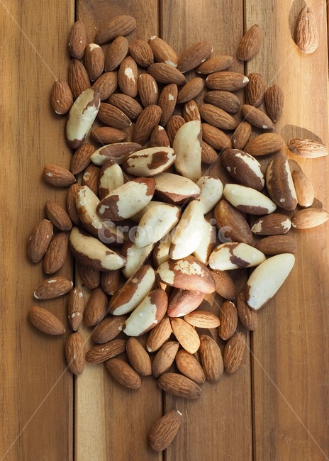almond,brown,nut,food,brazil nuts,nuts,wellbeing,organic,brazilnut