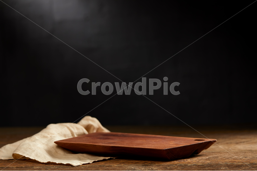 나무판,나무바닥,도마,어두운,검은배경,주방,키친,부엌,주방용품,요리도구,kitchen,kitchenware,cookroom,cookingutensil,사물,물건,오브젝트,thing,object,matter