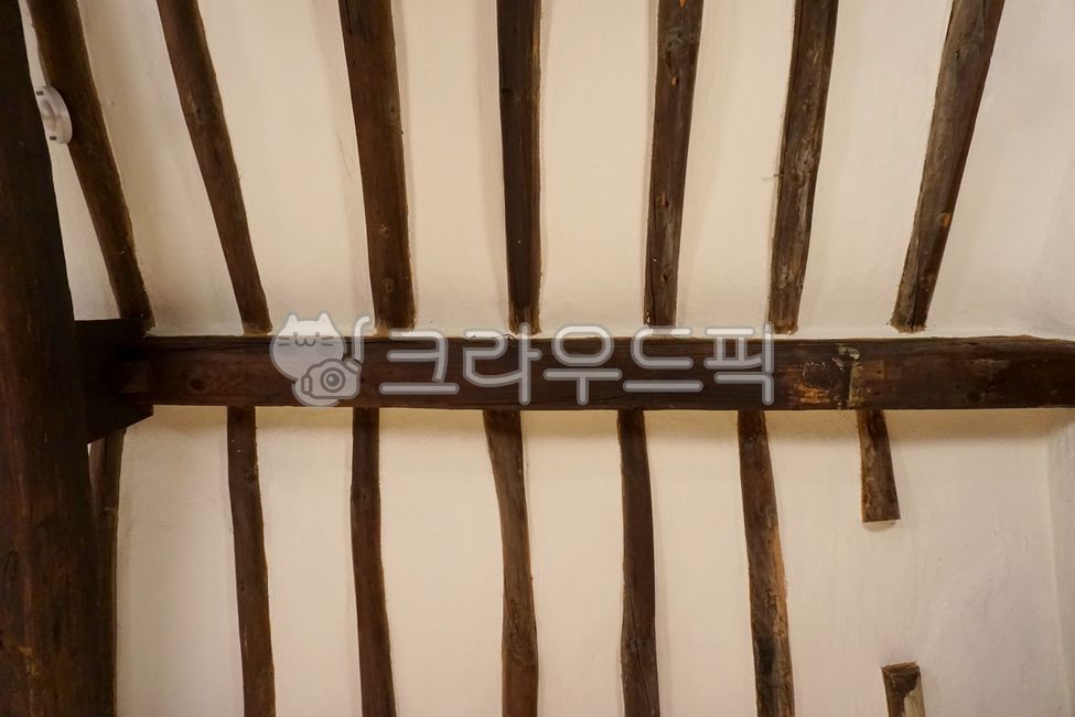 hardwood,ceiling,Hanok house,handrail,framing,rafter,woodcarving,pattern,tree,construct,structure,interior,architectural style,korea,Hanok,premises,wood,Eastern,Handrail,Korean tradition,traditional house