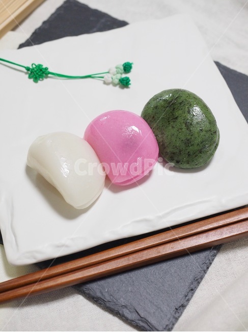 바람떡,송편,꿀떡,추석음식,설날음식,명절,명절음식,한국과자,전통과자,과자,한과,한국전통과자,쌀과자,간식,후식,스낵,떡,한국음식,식품,한식,한국문화,한국,배경,음식문화,웰빙,문화,아시아,아시아음식,접시,전통,설날,추석,음식,음식,식재료,요리,food,cook,meal,dishes,food reserves,한식,한국음식,한국요리,korean food,korean dishes,korean meal,korean cook