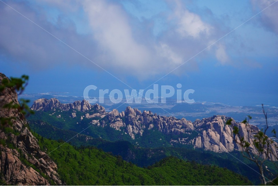 설악산,울산바위,속초,속초앞바다,바다,자연,풍경,nature,landscape,한국자연풍경,한국자연경관,korea nature landscape,mountain range,산맥,outdoors,옥외,mountain,산,slope,경사