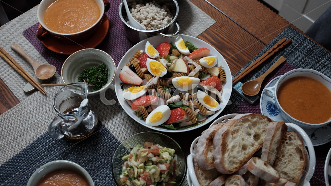 food,음식,bread,빵,계란,샐러드,호밀빵,토마토수프,수프,soup,토마토,율무,채식,식탁,상차림,건강식탁,음식,식재료,요리,food,cook,meal,dishes,food reserves