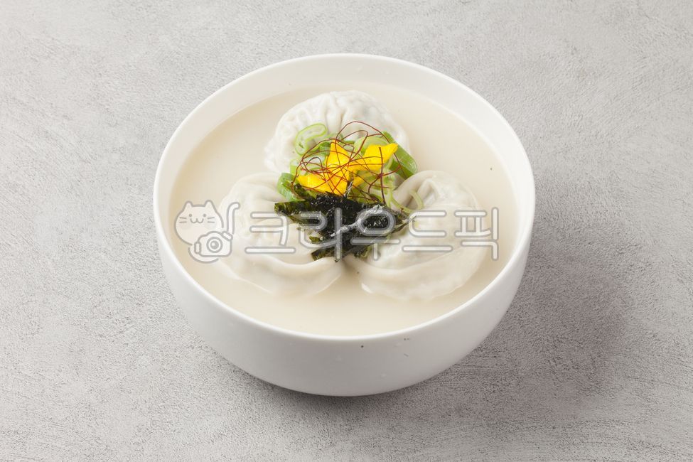 Tteokguk,tteokmanduguk,manduguk,mandu,garaetteok,gomyeong,seol food,holiday food,seolnal food,cooking