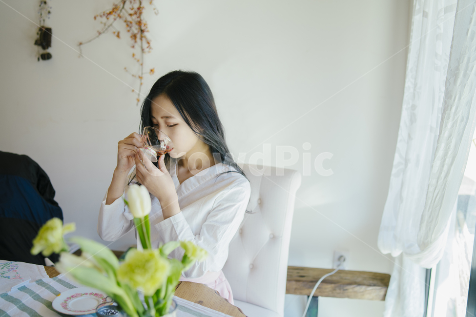 한복,생활한복,감성사진,인물사진,휴식,설날,명절,차,tea,portrait,사람,인물,인간,human,person,여성,여자,woman,female,lady,음료수,drink,beverage
