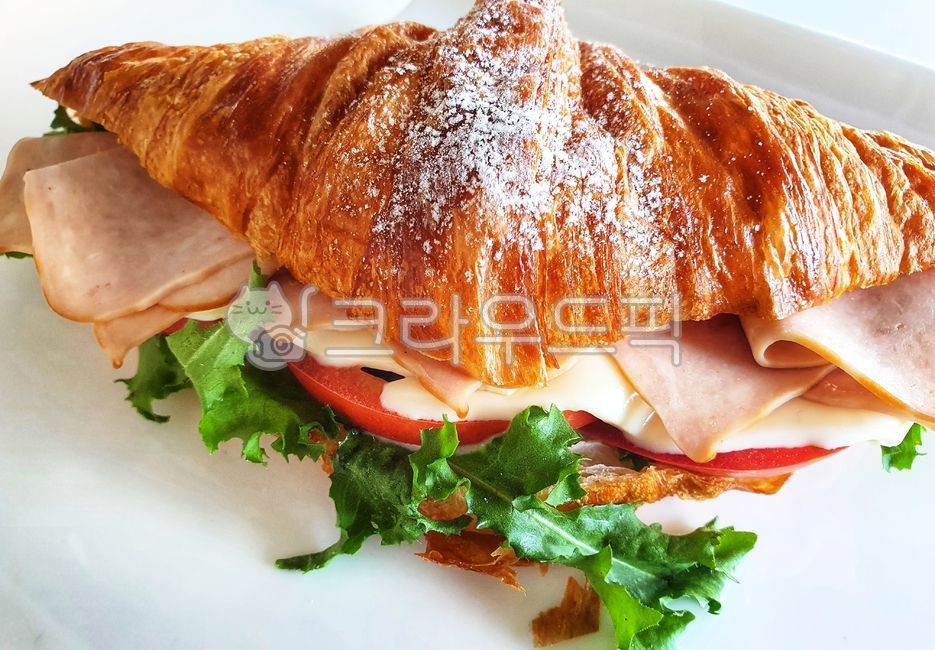 bread,dessert,ham,Yajae,snack,croissant,food ingredients,Croissant Sandwich,food