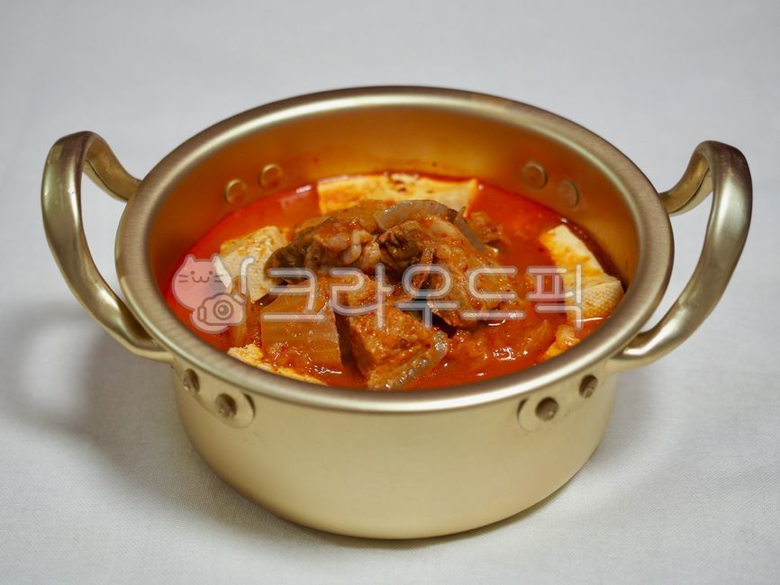 음식,김치,김치찌개,한국음식,한국문화,아시아음식,배경,스튜,매운음식,요리,food,kimchi,kimchistew,koreanfood,koreanculture,asianfood,background,stew,spicyfood,cooking,웰빙,웰빙음식,전통음식,한국전통음식,음식문화,두부,빨간색,wellbeing,wellnessfood,traditionalfood,koreantraditionalfood,foodculture,tofu,red,식사,meal,돼지고기,pork,냄비,양은냄비