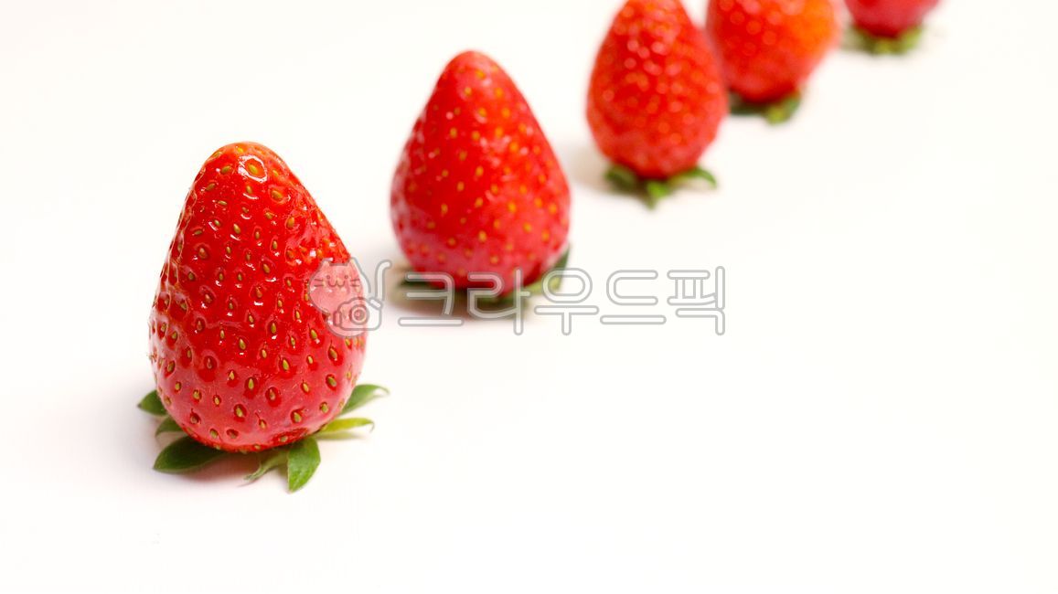 berry,nutrient,gourmet,several,freshness,cone,dieting,red,white,slice,group,farmhouse,natural,Berry,vegetarian diet,list,delicious,heart,vitamin,market,celebration,nutrition,cafe,closeup,background,plant,animated,tasty,breakfast,object,cut,seed,candy,frui