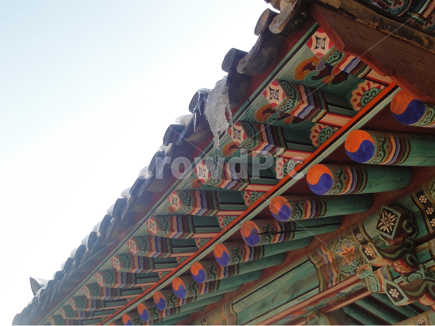 겨울,한옥,고드름,눈,처마,전통,기와,winter,snow,koreansytlehouse,oldhouse,oriental,house,tileroofedhouse,한국전통,한국문화,korean traditional,korean culture,건축물,건물외관,exterior,building,structure,architecture,construction