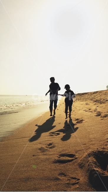 바다,모래사장,아빠,아이,sea,sand,해변,바다,beach,sea,사람,인물,인간,human,person,가족,패밀리,family,인물실루엣,사람실루엣,character silhouette,human silhouette,여행,휴가,traveling,vacation,trip,sport,스포츠,exercise,운동,fitness,적합,working out,jogging,조깅,sports