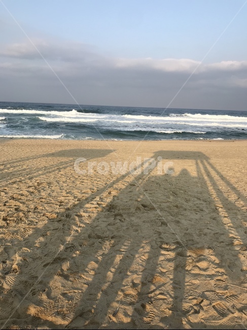 그림자,바다,흔들의자,커플,모래사장,모래,해변,바다,beach,sea,사람,인물,인간,human,person,인물실루엣,사람실루엣,character silhouette,human silhouette,ground,바닥