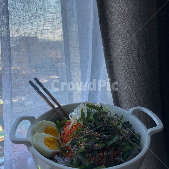 쫄면,요리,음식,면요리,여름,홈메이드,삶은계란,달걀,삶은달걀,플레이팅,맛있는,커튼,창가,food,한국음식,매운음식,매운요리,음식,식재료,요리,food,cook,meal,dishes,food reserves,한식,한국음식,한국요리,korean food,korean dishes,korean meal,korean cook