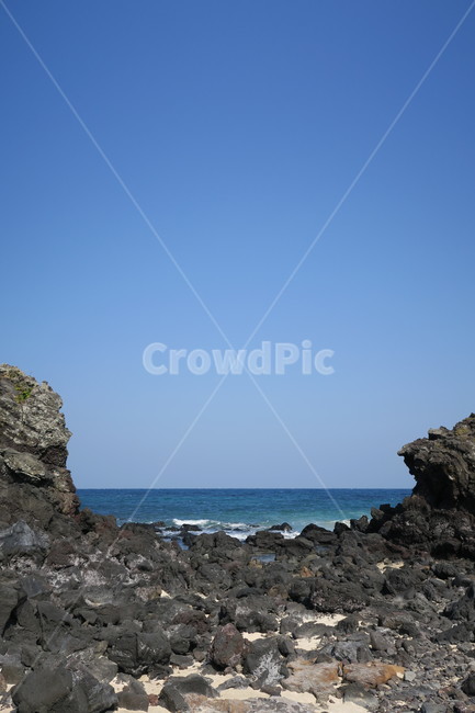 제주도,모래,바다,현무암,파도,하늘,자연,자연,풍경,nature,landscape,한국자연풍경,한국자연경관,korea nature landscape,제주도,jeju,jeju island,promontory,곶,outdoors,옥외,cliff,낭떠러지