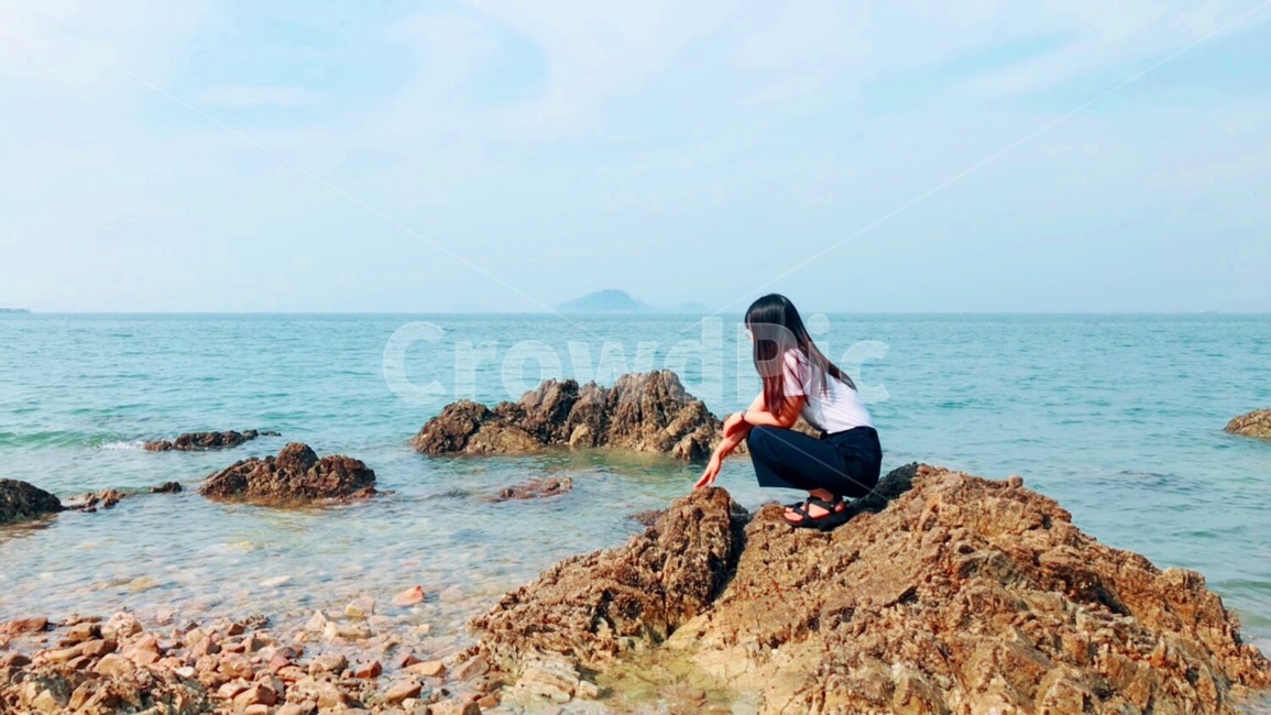 해변,힐링,옆모습,휴가,파란하늘,자연,풍경,nature,landscape,사람,인물,인간,human,person,여성,여자,woman,female,lady,rock,록,ocean,대양,outdoors,옥외,sea,바다,water,물,shoreline,해안선