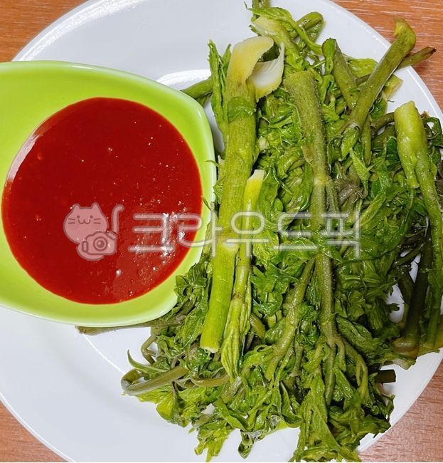Herbs,Blanched aralia,Aralia sprouts,cook,Aralia,food,meal,Super red pepper paste,Blanched vegetables,dish,ingredients,super long,cooking