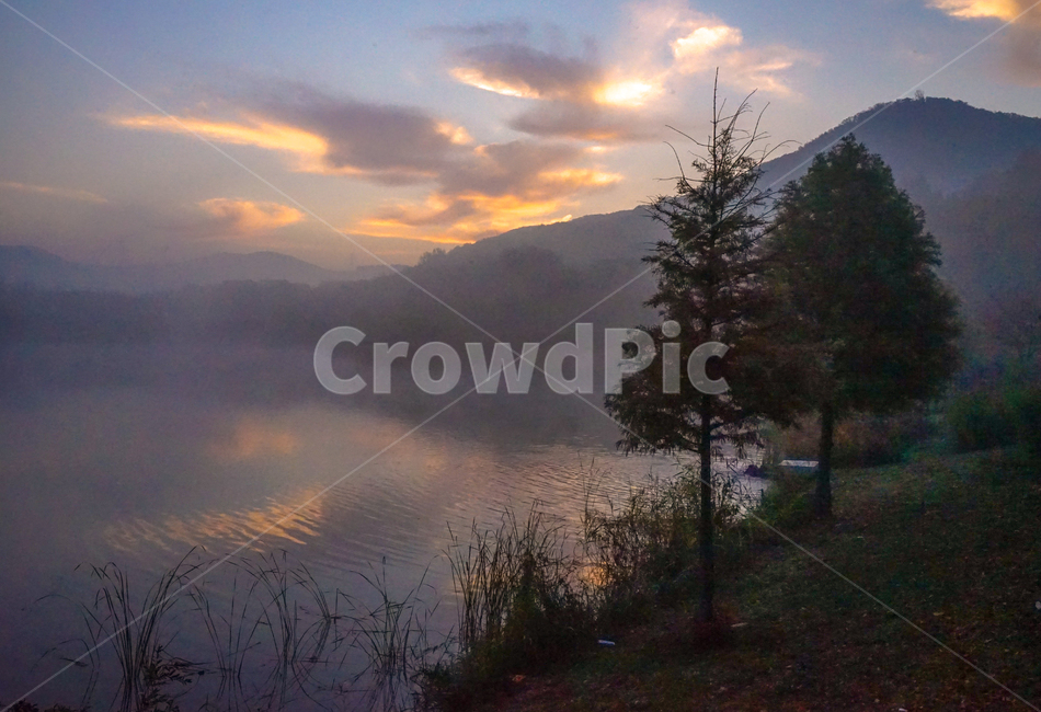 일출,여명,호수,나무,산,구름,하늘,안개,물안개,자연,풍경,nature,landscape,weather,날씨,outdoors,옥외