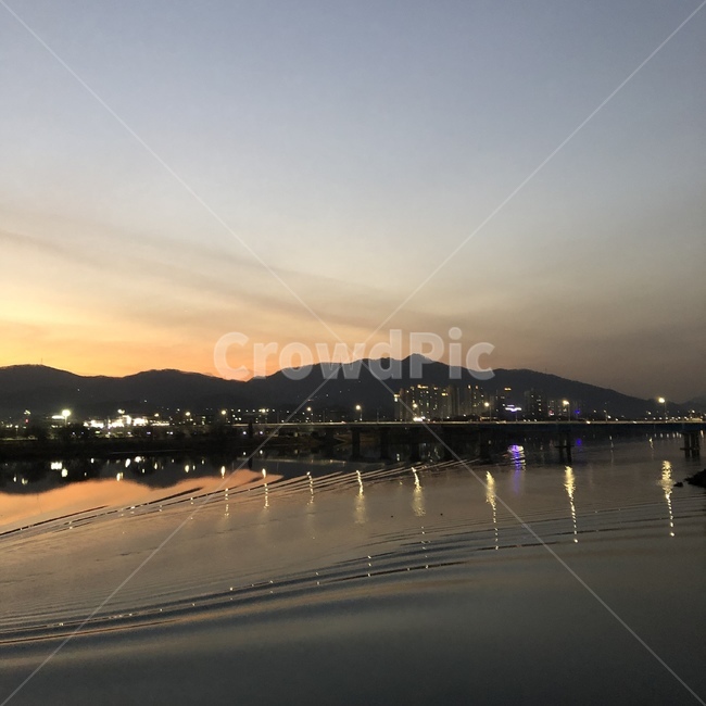강,가을,산,경치,강물,하늘,배,보트,돛단배,물결,물길