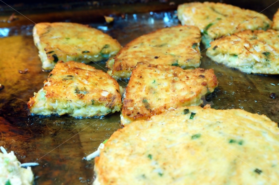 Bindaetteok,korea,Korean pancake,cook,Korean food,mung bean pancake,Korean,Mung Bean Bindaetteok,traditional food,green gram,food