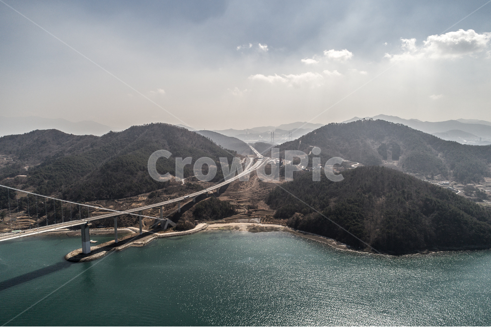 다리,이순신대교,드론,구름,하늘,빛내림,대교,광양,바다,자연,풍경,nature,landscape,한국자연풍경,한국자연경관,korea nature landscape,promontory,곶,outdoors,옥외,slope,경사