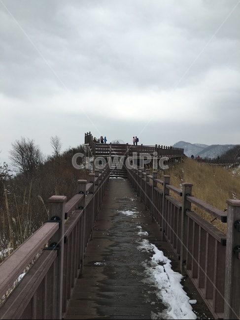 handrail,banister,railing,난간,building,건물,bridge,다리,boardwalk,산책로,겨울,계절,winter,season