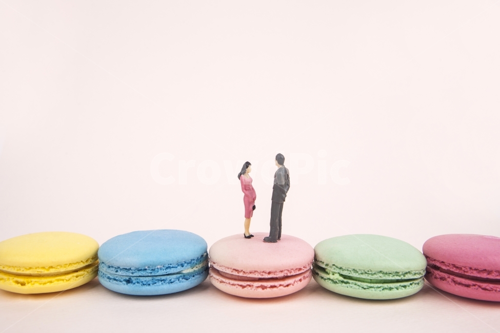 선물,커플,음식,마카롱,과자,쿠키,컬러풀,빵,무지개색,사랑,아이디어,컨셉,파스텔,핑크,알록달록,맛,달콤,크림,케이크,프랑스,디저트,디자인,베이커리,비스킷,푸드,스위트,러브,연인,클로즈업,맛있다,바닐라,달콤함,프렌치,레몬,그린,첫만남,연애,미니어처,사랑하다,시작,결혼,남녀,썸,발렌타인데이,화이트데이,로즈데이,조각상,동상,석상,조형물,statue,bronze statue,stone statue,연인,커플,사랑,lover,couple,음식,식재료,요리,food,cook,meal,dishes,food reserves,디저트,간식,후식,dessert,snack,색깔,색상,색채,색감,color sense,color sensitivity,feeling of color,연출,컨셉,콘셉,direction,concept