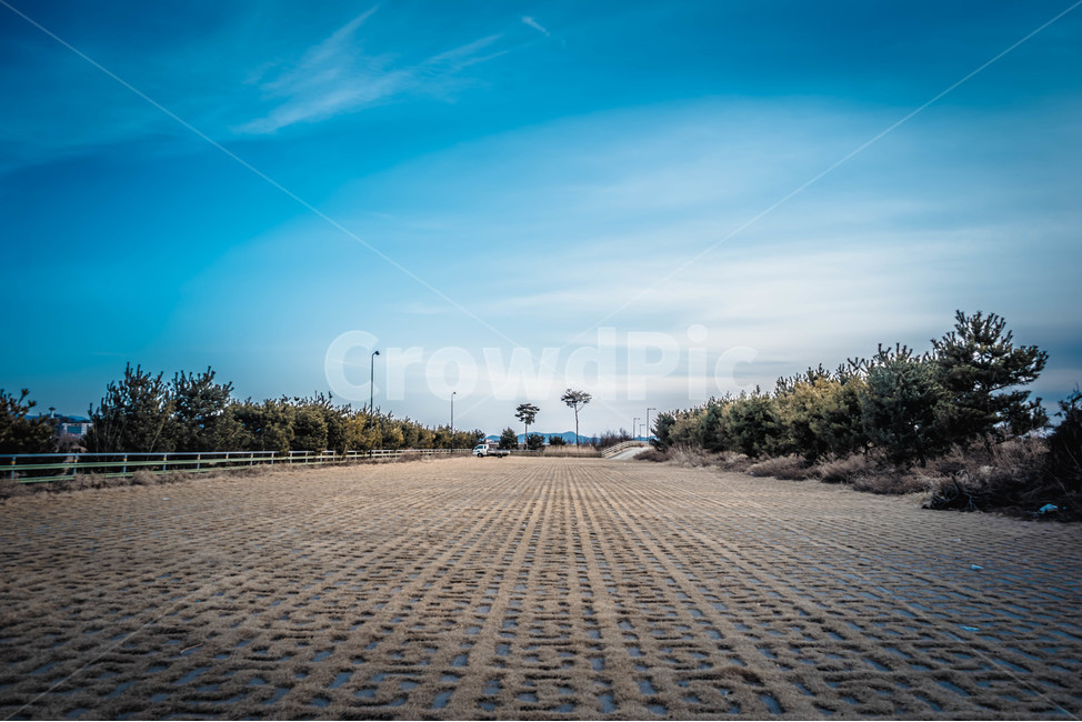 공용주차장,푸른하늘,bluesky,parking,park,walkway,보도,path,통로,downtown,도심,town,도시,building,건물,urban,어반,city,시티,sidewalk,pavement,포장