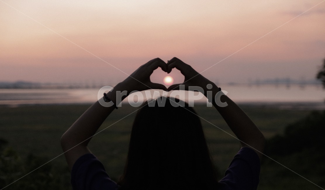 노을,하늘,일몰,하트,손,여름,인물,탄도항,바다,사람,인물,인간,human,person,여성,여자,woman,female,lady,감정표현,기분,feeling,emotion