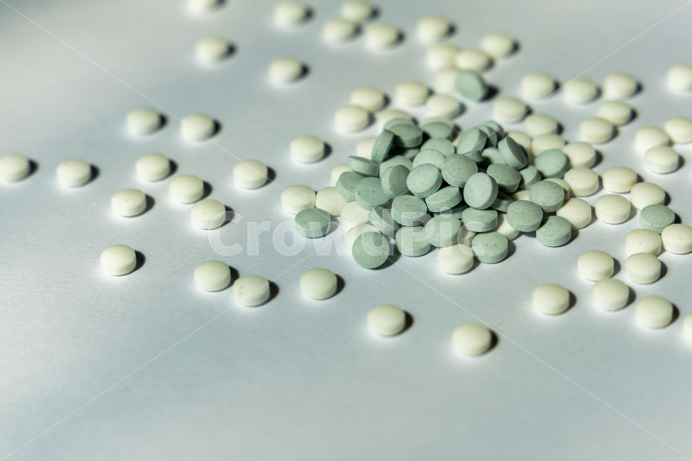 care,closeup,dose,drug,green,health,healthy,illness,medical,medicament,medication,medicine,nutrition,pharmaceutical,pharmacy,pill,prescription,tablet,vitamin,white,약,비타민,알약,캡슐,치료약