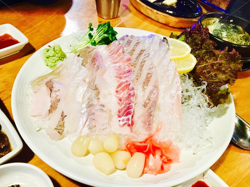 회,광어,맛있다,술안주,색감,수산물,해산물,fishery products,seafood,일식,일본음식,일본요리,Japanese food,Japanese dishes,Japanese meal,Japanese cook