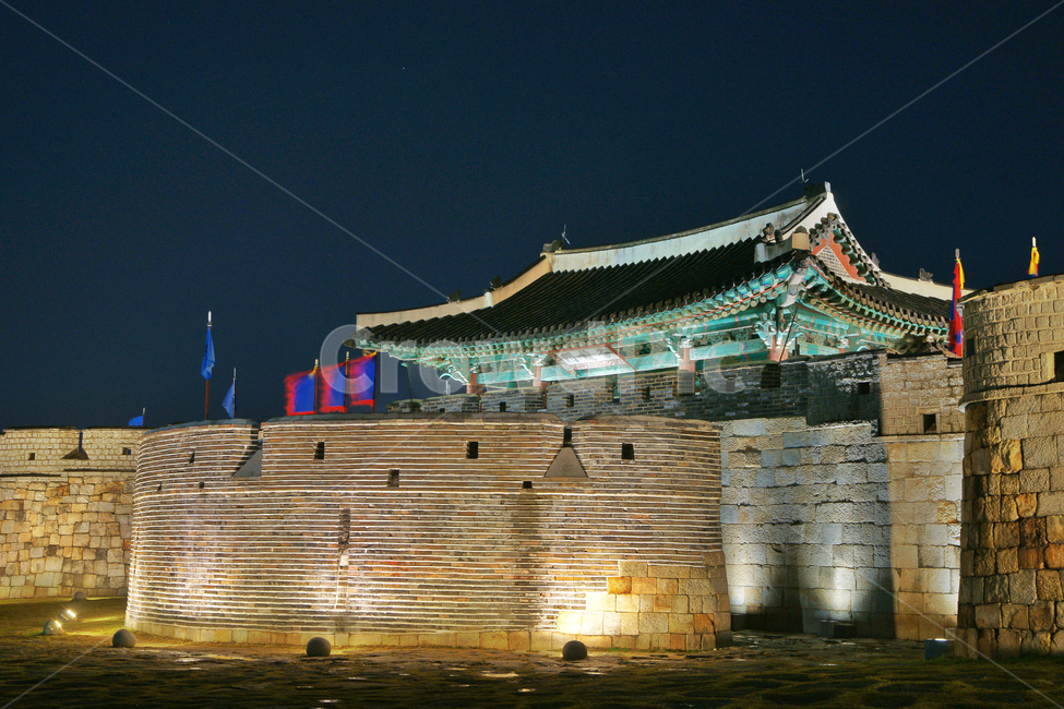 창룡문,동문,화성,수원,와장대,성곽,정조,정약용,조선시대,유네스코세계문화유산,옹성,야경,밤,풍경,nightscape,night,landscape,한국전통,한국문화,korean traditional,korean culture,랜드마크,landmark,tourist attraction,한국랜드마크,한국관광지,한국명소,korea landmark,korea tourist attraction,건축물,건물외관,exterior,building,structure,architecture,construction,pagoda,탑,건물,shrine,신사,worship,예배