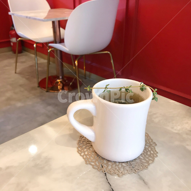 furniture,가구,chair,의자,머그컵,카페,tea,페퍼민트