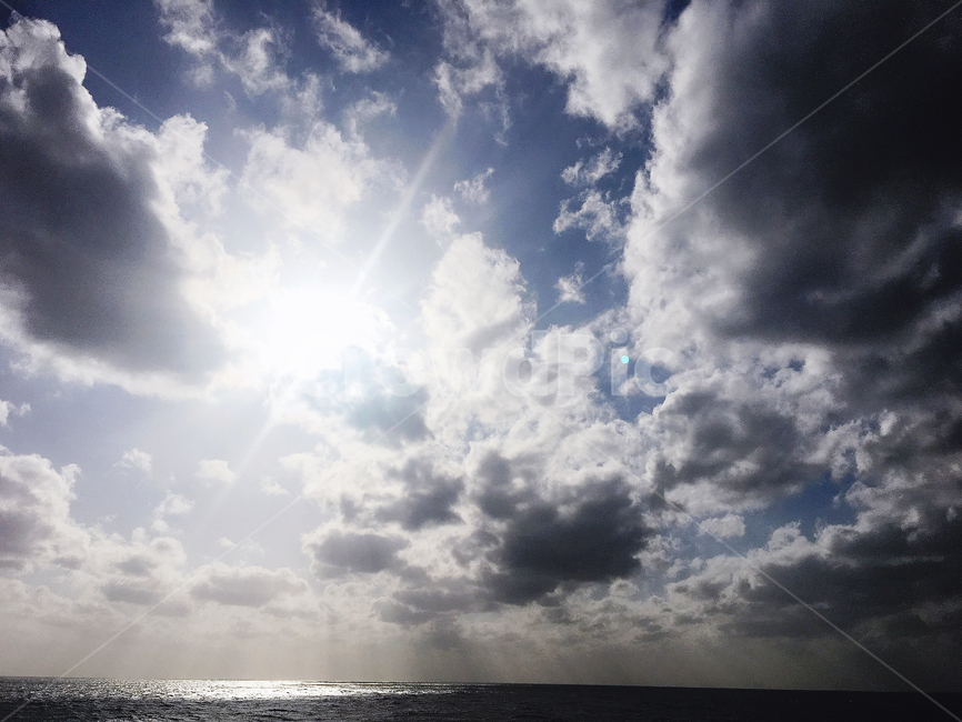 구름,하늘,햇살이비치는구름,바다,푸르름,sky,cloud,nature,자연