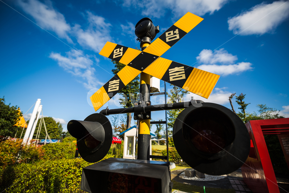 차단기,멈춤,표지판,경고등,경고판,메시지,교통,교통수단,traffic,transportation