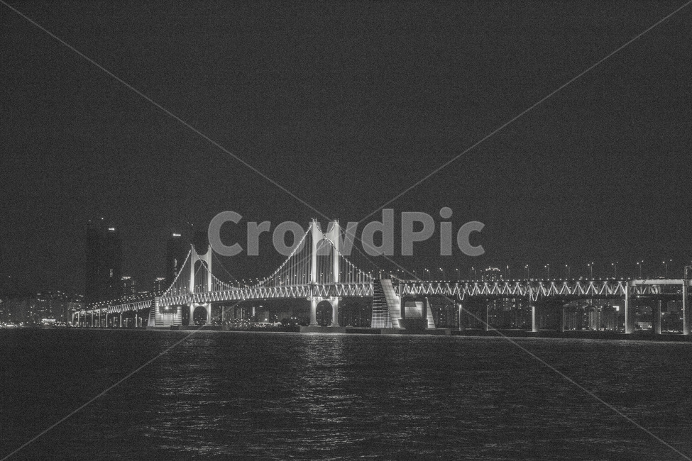 부산,광안대교,흑백,바다,대교,도시,풍경,city,landscape,한국도시풍경,한국도시경관,korea cityscape,랜드마크,landmark,tourist attraction,한국랜드마크,한국관광지,한국명소,korea landmark,korea tourist attraction,흑백,모노톤,monochrome,black and white,building,건물,bridge,다리