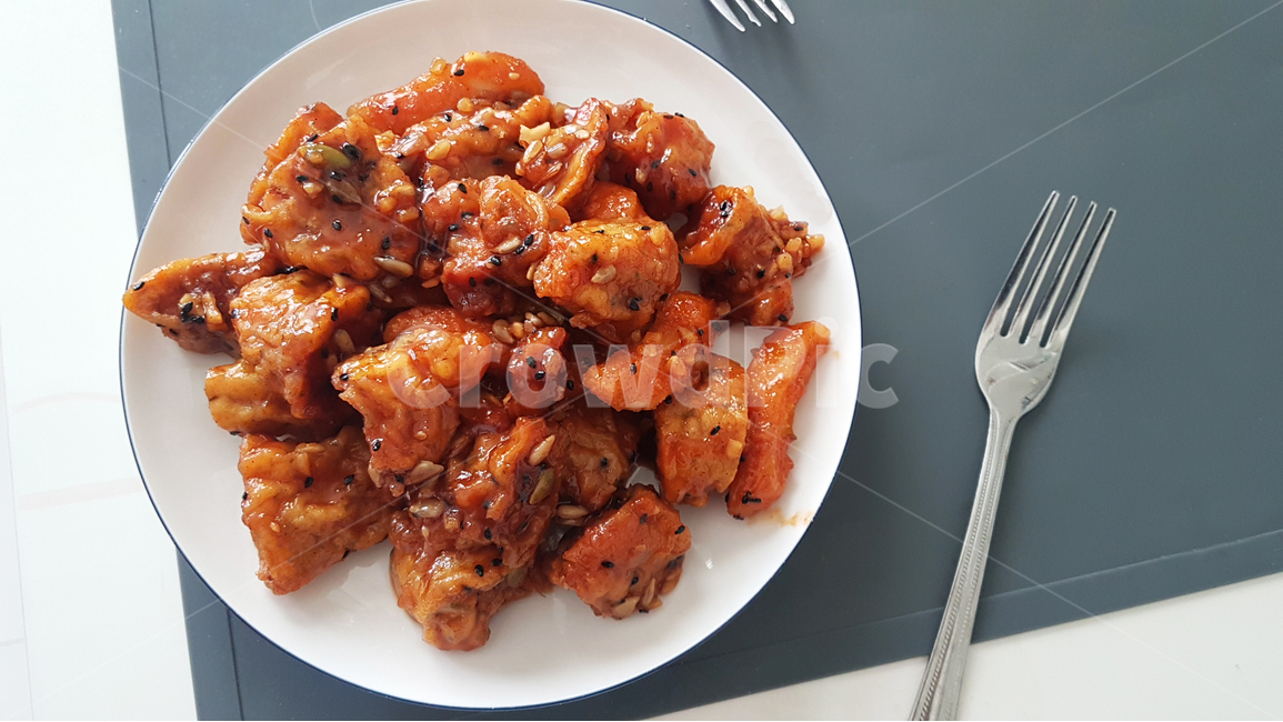 음식,요리,닭,닭강정,양념치킨,간식,플레이팅,cooking,chicken,seasoned,spicy,fork,plating,음식,식재료,요리,food,cook,meal,dishes,food reserves,육류,고기,meat