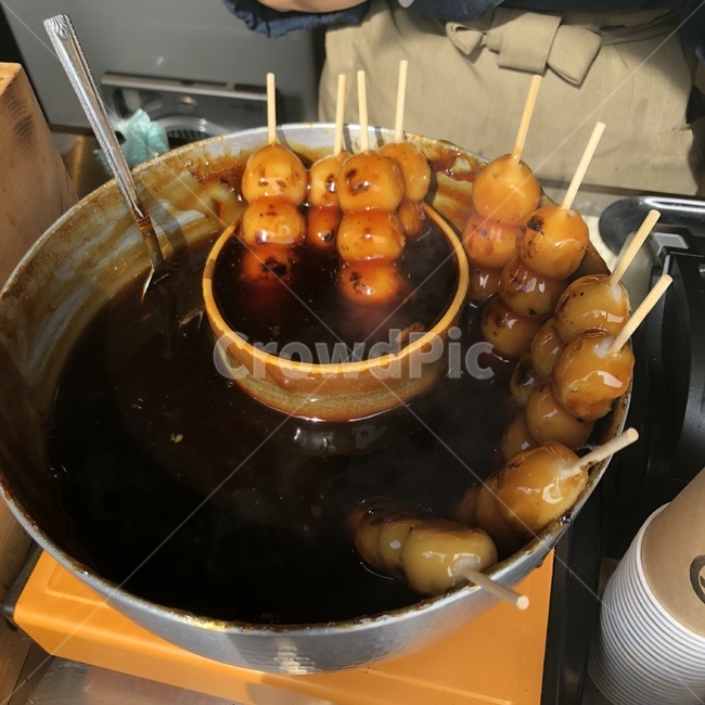 당고,찐득찐득,꼬치,간식,떡,모찌,뜨거움,달달함,경단,길거리음식,음식,식재료,요리,food,cook,meal,dishes,food reserves
