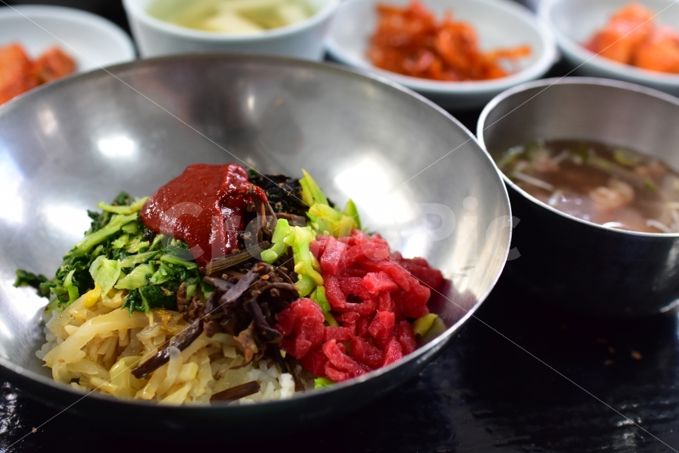 식사,음식,food,비빔밥,비빔,육회,고추장,국,선지국,진주,진주비빔밥,먹방,나물,시골,밥상,색감,한국전통,한국문화,korean traditional,korean culture,음식,식재료,요리,food,cook,meal,dishes,food reserves,한식,한국음식,한국요리,korean food,korean dishes,korean meal,korean cook