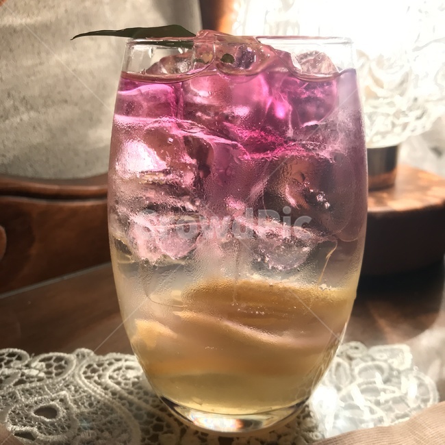 카페,음료,차,tea,레몬,레몬티,핑크,탄산,음료수,drink,삼성사진,디저트,cafe,유리잔,음료수,drink,beverage