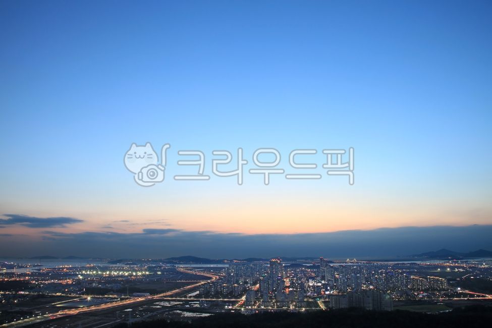 하늘,배경,백그라운드,도시,도심,스카이라인,풍경,도시풍경,야경,노을,불빛,청라국제도시,청라,국제도시,신도시,청라신도시,아파트,집,주택,부동산,빌딩,고층빌딩,고층,고층아파트,바다,하이뷰,하이앵글,탑뷰,탑앵글,도로,서구,인천,한국,도시,풍경,city,landscape
