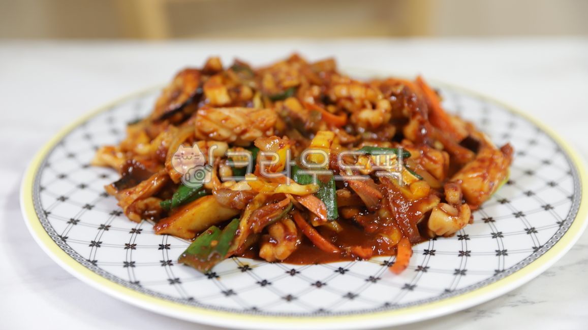 cabbage,onion,kdreancook,redpepperpaste,green onion,stirfriedfood,spicy,Stirfried squid,chili powder,calamari,koreancuisine,squid,Spicy,snack,plate,chili pepper paste,vegetable,stirfriedsquid,redpepperpowder,stirfried dishes,Korean food,ingredients,cookin