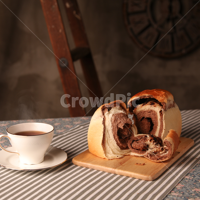 아침,빵,커피,빈티지,아침식사,분위기,따뜻함,여유,빵집,한잔의여유,음식,식재료,요리,food,cook,meal,dishes,food reserves,빵,bread,커피,카페,coffee,cafe