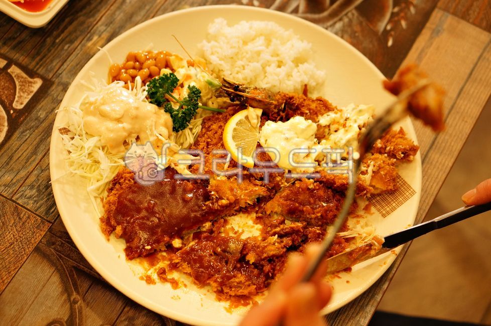 King Pork Cutlet,restaurant,plate,pork,bowl,Old pork cutlet,food,Gyeongyang style pork cutlet,Lunch,meal,fork,Pork cutlets,brunch,person,King pork cutlet,Oldfashioned pork cutlet,pork cutlet,Light Western food